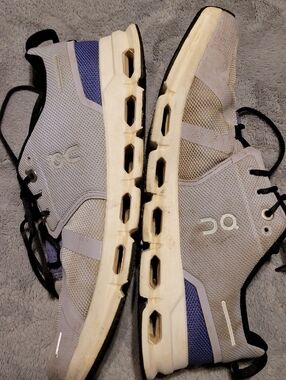 On Cloud Youth Size 6 Tennis Shoes Very Good Condition Gray Blue Comfort Walking